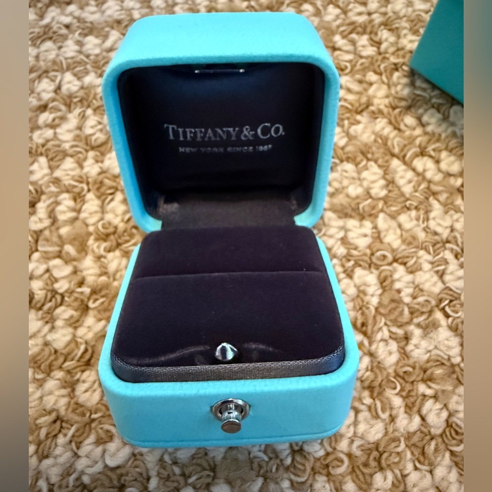 Tiffany & Co. ring holder +box